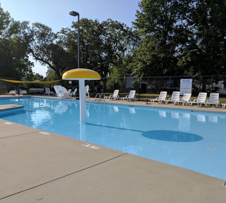 leon-community-pool-photo